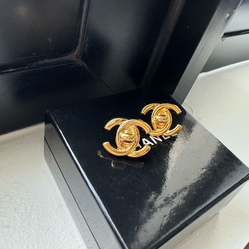 SOLD 💔24k gold plated Chanel clip ons